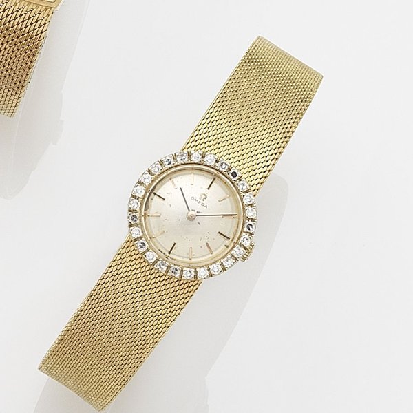 Omega. A lady's 18ct gold and diamond set manual wind bracelet watch Case No.11070 62, Movement No.19125960, Circa 1962