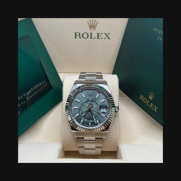 Rolex Rolex Sky-Dweller2024 Mint Green Dial Oyster Bracelet - Fluted Bezel 42MM Stainless Steel