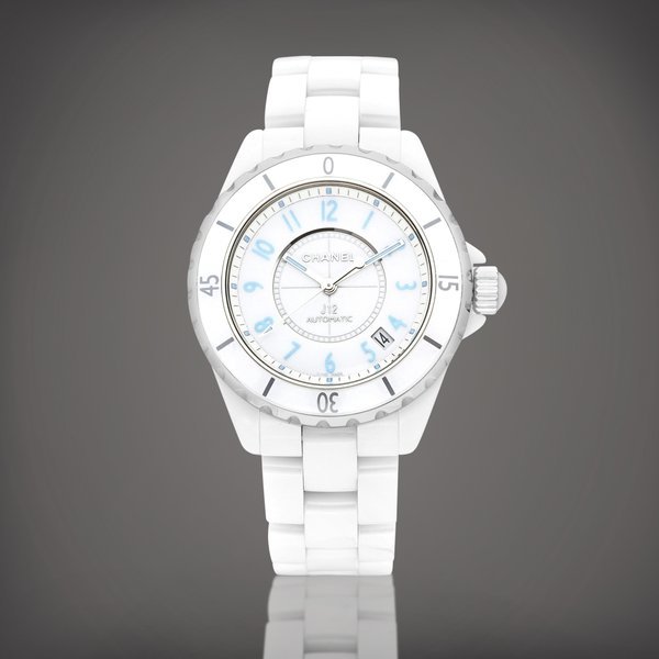 Chanel J12, Reference H3827 | A limited edition white ceramic and stainless steel wristwatch with date and bracelet, Circa 2022 | 香奈兒 | J12 型號H3827 | 限量版白色陶瓷及精鋼鏈帶腕錶，備日期顯示，約2022年製 · H3827