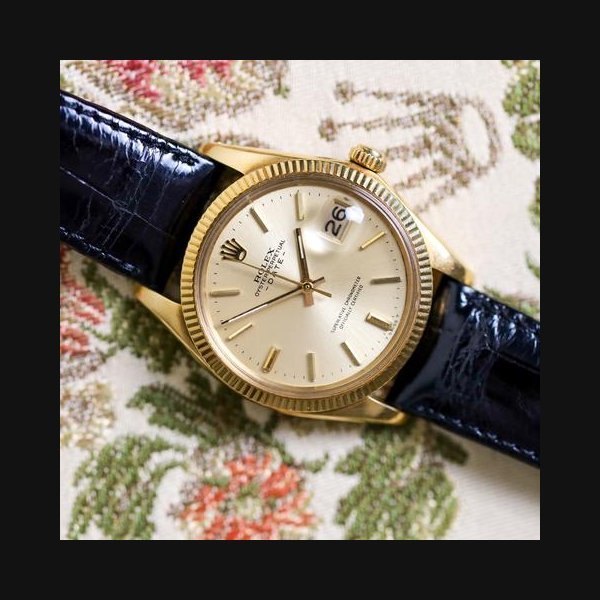 Rolex Rolex Oyster PerpetualDate 18K Yellow Gold Champagne Dial Gorgeous