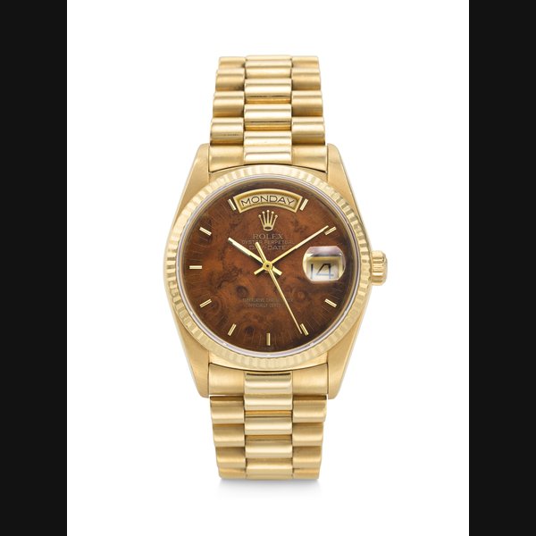 ROLEX. A VERY ATTRACTIVE AND RARE 18K GOLD AUTOMATIC WRISTWATCH WITH DAY, DATE, BRACELET AND BURL WOOD DIAL DAY-DATE MODEL, REF. 18038, CASE NO. 9'311'984, CIRCA 1986
