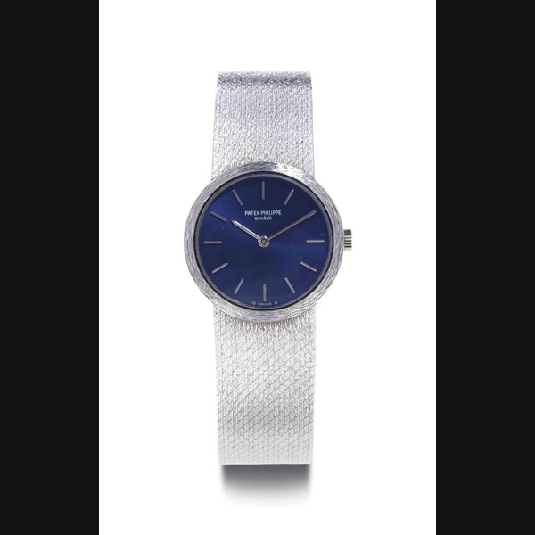 Patek Philippe. A Lady's 18k White Gold Bracelet Wristwatch SIGNED PATEK PHILIPPE, GENEVA, REF. 3338/1, MOVEMENT NO. 999'352, CASE NO. 330'508, MANUFACTURED IN 1970
