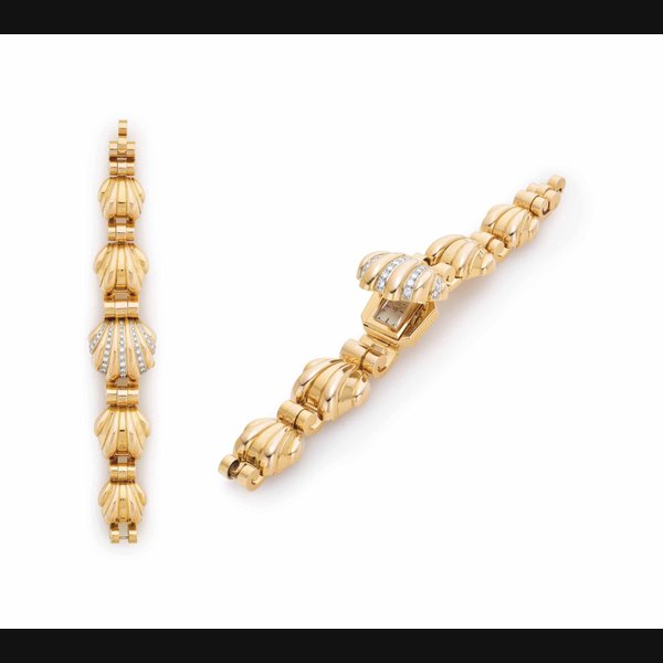 Patek Philippe. A Lady's Fine and Rare 18k Pink Gold and Diamond-Set Bracelet Watch with Shell Motif and Concealed Dial SIGNED PATEK PHILIPPE, GENEVE, REF. 2247, MOVEMENT NO. 943'719, CASE NO. 656'797, MANUFACTURED IN 1949