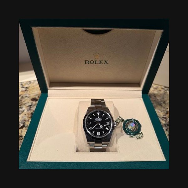 Rolex Rolex ExplorerMINT like new condition box and papers. Full links.
