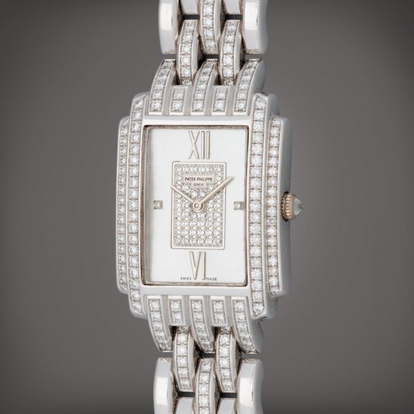 Patek Philippe Gondolo, Reference 4825/120G-001 | A white gold and diamond-set bracelet watch with mother-of-pearl and diamond-set dial |Circa 2000 · 4825/120G-001