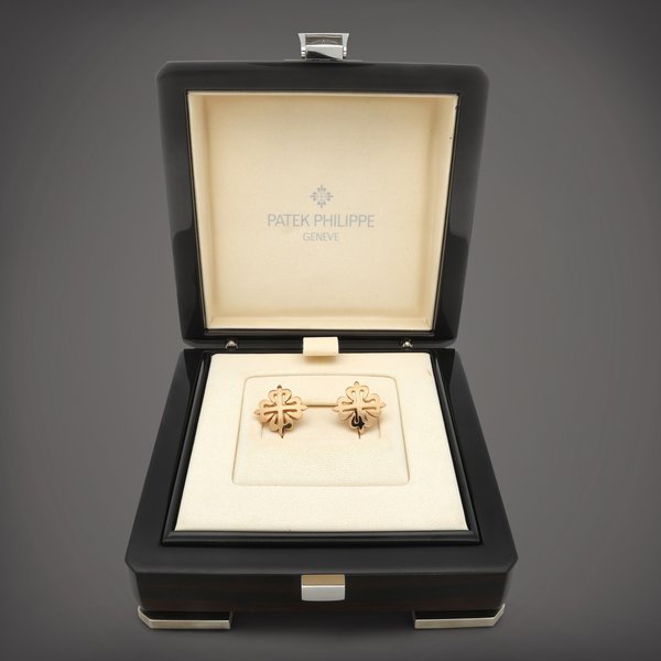 Patek Philippe A pair of pink gold Calatrava cross cufflinks | Circa 2018