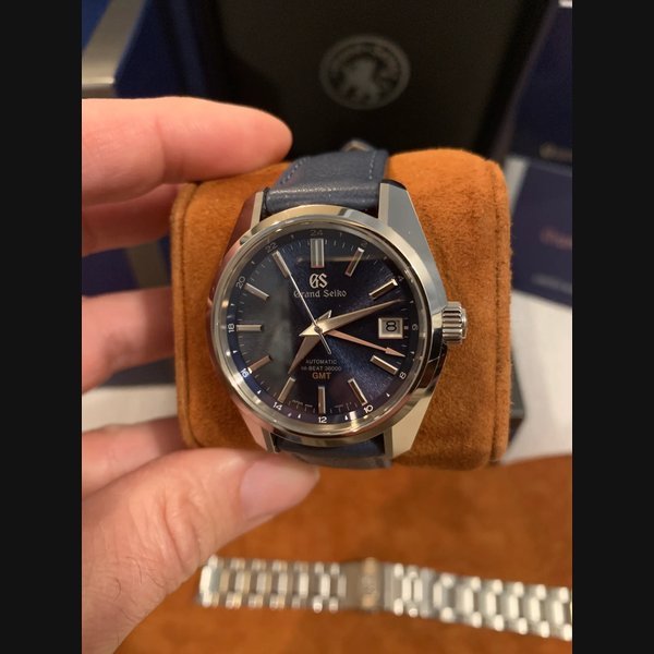 Grand Seiko SBGJ235 #WatchFamforUkraine · SBGJ235