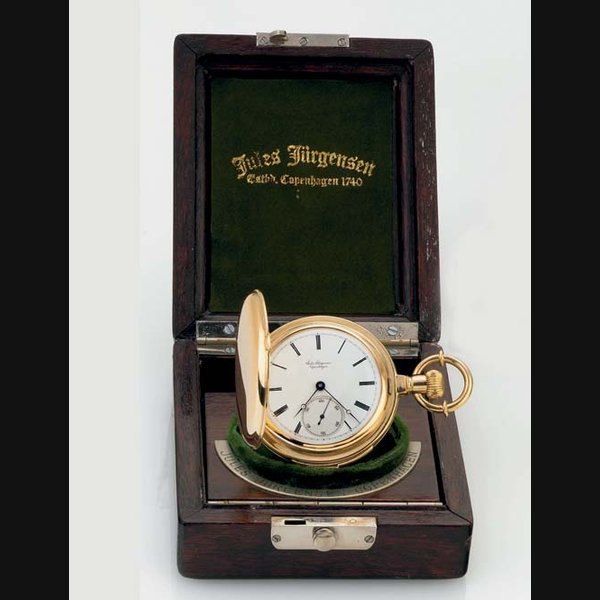 JULES JURGENSEN. AN 18K GOLD HUNTER CASE MINUTE REPEATING KEYLESS LEVER POCKET WATCH WITH PATENTED BOW SETTING AND ORIGINAL BOX SIGNED JULES JURGENSEN, COPENHAGEN, NO. 13671, CIRCA 1880