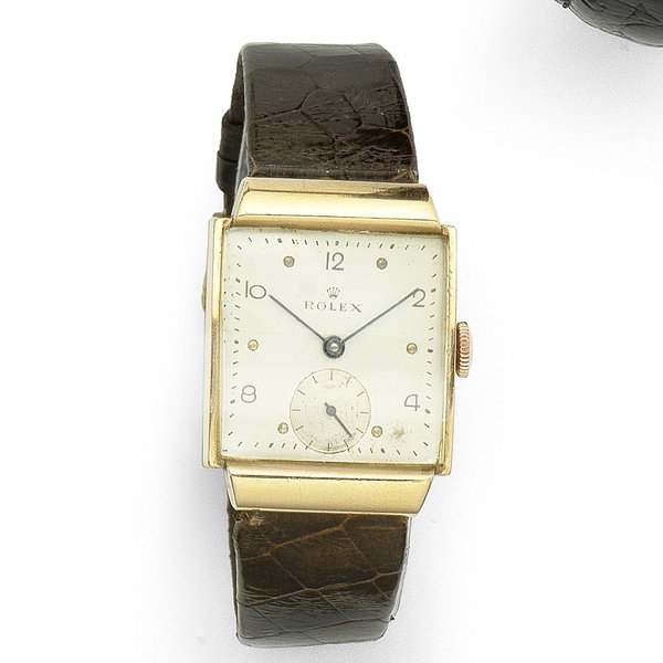Rolex. An 18K gold manual wind square wristwatch Ref:3568, Serial No.527**, Circa 1940