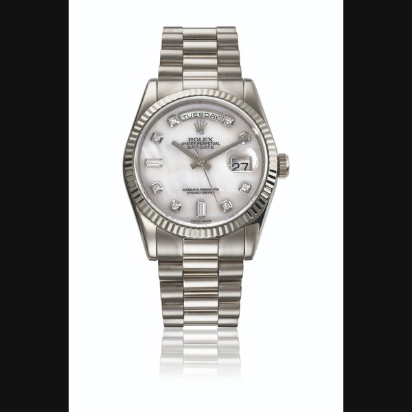 ROLEX. AN ATTRACTIVE 18K WHITE GOLD AND DIAMOND-SET AUTOMATIC WRISTWATCH WITH SWEEP CENTRE SECONDS, DAY, DATE, BRACELET AND MOTHER-OF-PEARL DIAL SIGNED ROLEX, DAY-DATE MODEL, REF. 118239, CASE NO. Z504420, CIRCA 2006
