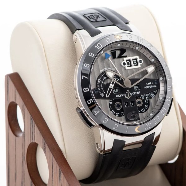 Ulysse Nardin El Toro GMT Perpetual Calendar 43 Platinum / Silvered/Black / Arabic / Strap · 329-00