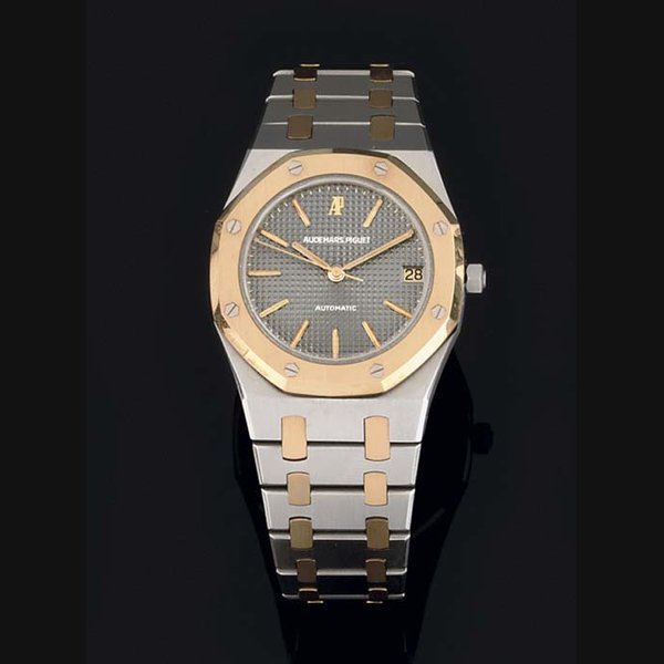 Audemars Piguet Audemars Piguet. A Stainless Steel and Gold Automatic Centre Seconds Water Resistant Wristwatch with Date indication on Bracelet SIGNED AUDEMARS PIGUET, ROYAL OAK, CASE NO 88, CIRCA 1995
