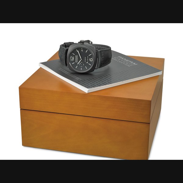 PANERAI. A LARGE CERAMIC WRISTWATCH WITH 8-DAY POWER RESERVE, DATE, ORIGINAL GUARANTEE AND BOX SIGNED PANERAI, RADIOMIR, REF. PAM00384, OP6840, MOVEMENT NO. 026731, CASE NO. BB 1622526, CIRCA 2014