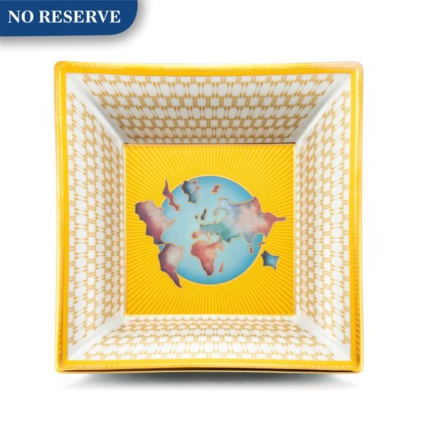 Patek Philippe Patek Philippe | Porcelain de Limoges, A commemorative Limoges porcelain and enamel dish, Circa 2019 | 百達翡麗 | Porcelain de Limoges   利摩日陶瓷及琺瑯擺飾盤，約2019年製
