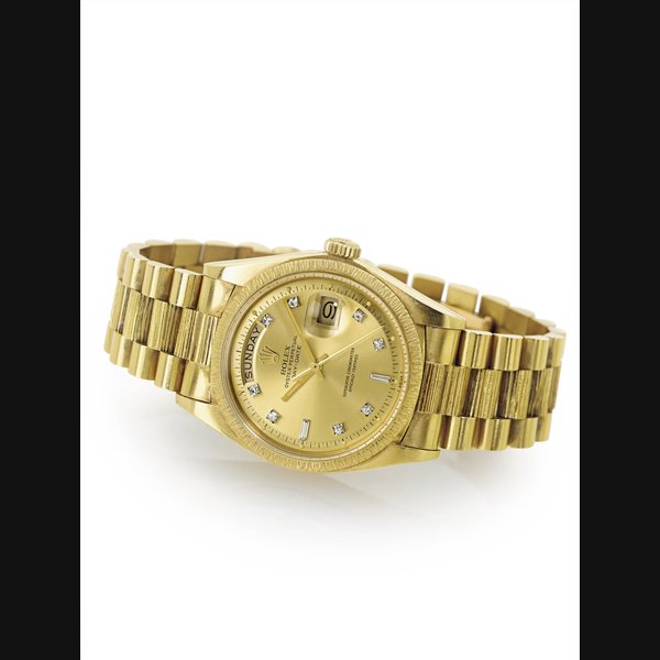 ROLEX. AN 18K GOLD AUTOMATIC WRISTWATCH WITH DAY, DATE CENTER SECONDS AND BRACELET SIGNED, ROLEX, OYSTER PERPETUAL DAY-DATE, MOVEMENT NO. DD777607, CASE NO. 4226027, REF. 1807, CIRCA 1975