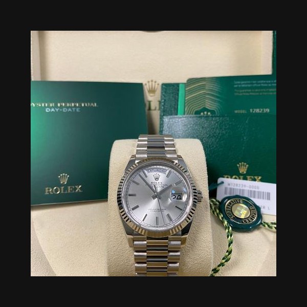 Rolex Rolex Day-DateLike NEW 2021 Day-Date 36 President White Gold Silver Index Dial 128239 FULL SET