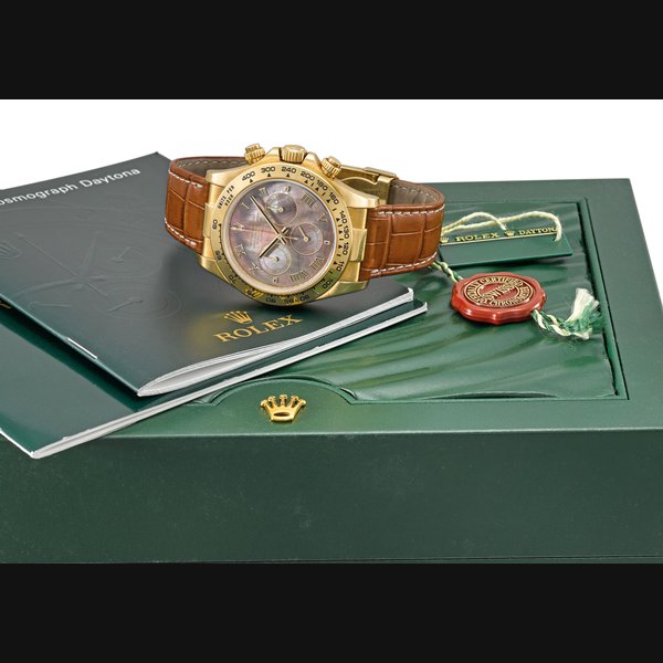 ROLEX. A VERY FINE 18K GOLD AUTOMATIC CHRONOGRAPH WRISTWATCH WITH BLACK MOTHER-OF-PEARL DIAL AND BOX SIGNED ROLEX, OYSTER PERPETUAL, CHRONOGRAPH, DAYTONA, REF. 1165518, CASE NO. D746402, CIRCA 2005