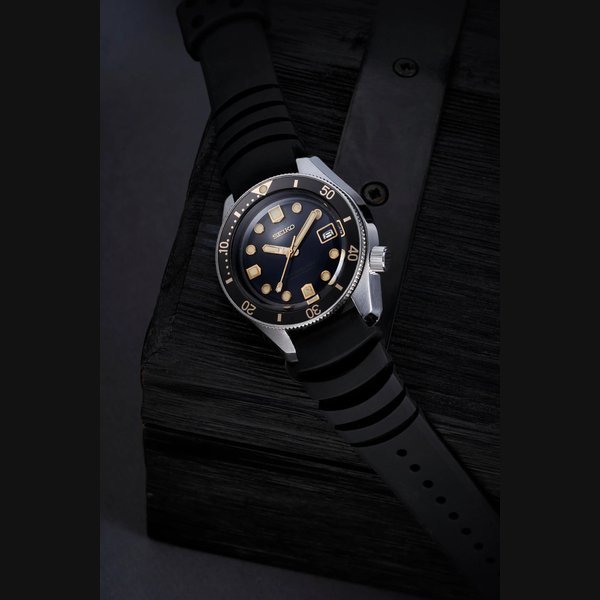 Seiko Seiko. An Early Version and Very Rare Stainless Steel "6215-7000" Wristwatch with Date · 6215-7000