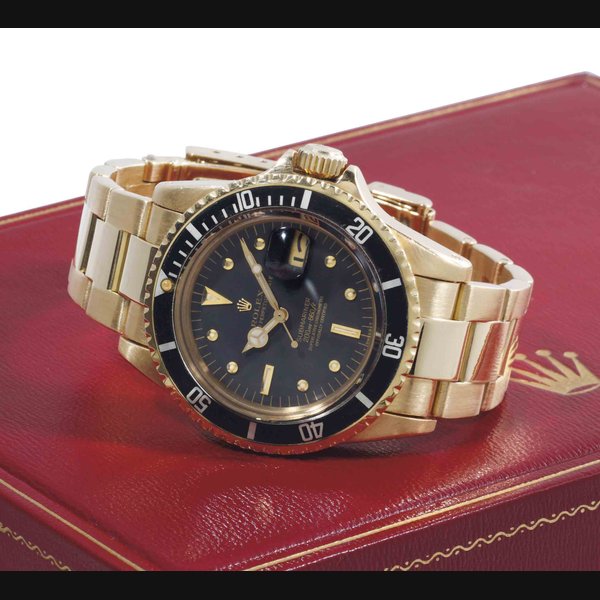Rolex. A Fine And Exceptionally Rare 18k Gold Automatic Meters First Wristwatch With Date, Center Seconds And Bracelet SIGNED ROLEX, OYSTER PERPETUAL DATE, SUBMARINER, 200M=660FT, REF. 1680, CASE NO. 2'178'686, CIRCA 1969