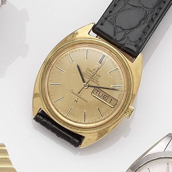 Omega. An 18k gold automatic calendar wristwatch Constellation, Ref:1685455/6, Movement No.29453478, London Hallmark for 1971