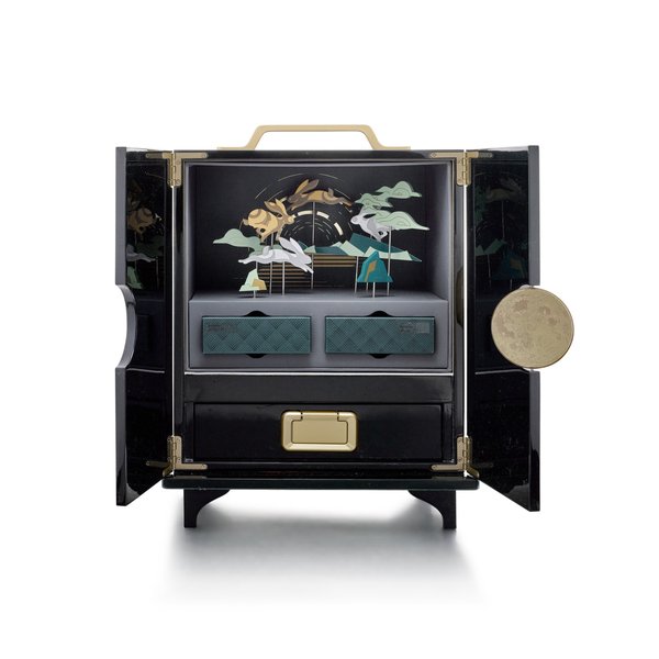 Audemars Piguet A wooden gift box, Made for the Mid-Autumn Festival, Circa 2020 | 愛彼 | 木製禮盒，為中秋節而製，約2020年製