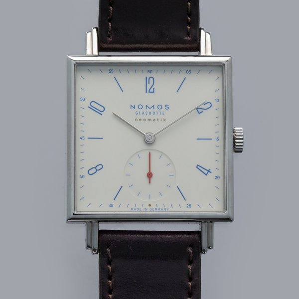 Nomos Nomos Tetra Neomatik Off White 175 Years Watchmaking 421.S1 · 421.S1