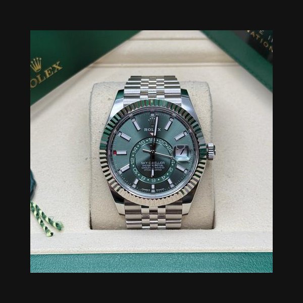 Rolex Rolex Sky-DwellerGreen Dial Stainless Steel Fluted Bezel Jubilee Bracelet