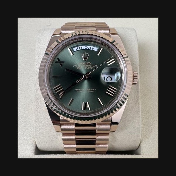 Rolex Day-DateNEW 2026 Rose Gold Olive Green Dial 228235 - Complete Set