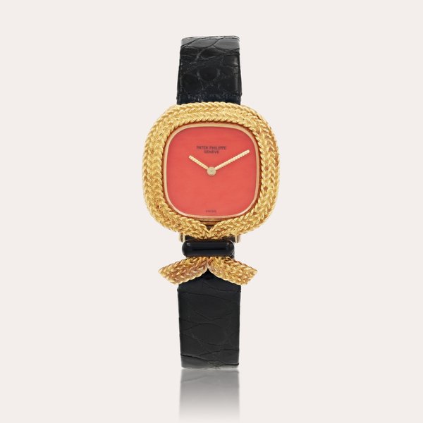 Patek Philippe Reference 4300J    Montre bracelet en or jaune avec cadran en corail et lien en onyx |  Yellow gold wristwatch with coral dial and onyx bow link    Vers 1976 |  Circa 1976