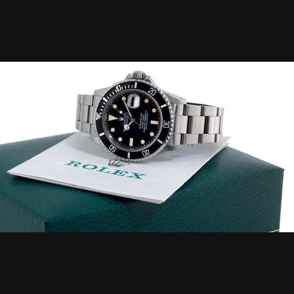ROLEX. A STAINLESS STEEL AUTOMATIC WRISTWATCH WITH DATE, CENTER SECONDS AND BRACELET SIGNED ROLEX, OYSTER PERPETUAL DATE, SUBMARINER, 1000FT=300M, CASE NO. R324729, REF. 168000 CIRCA 1988