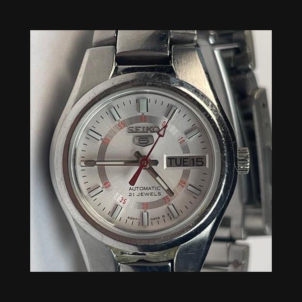 Seiko 5Automatic Calendar Quick Set Day/Date 2Tone Dial Stainless/Steel Screw Down Back Ladies Made in Japan