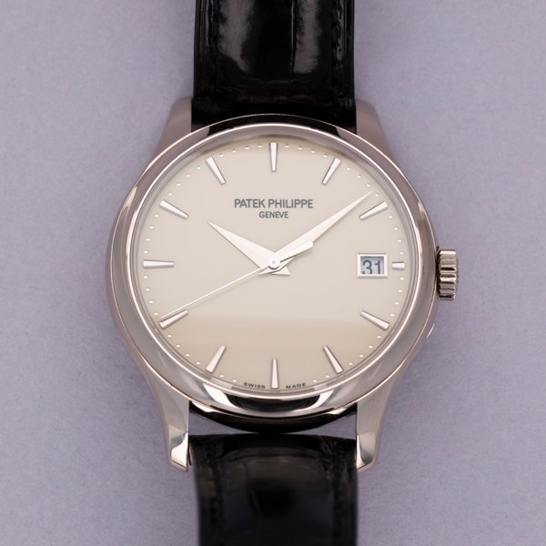 Patek Philippe Patek Philippe Calatrava 5227G-001 Hunter Case Ivory Dial