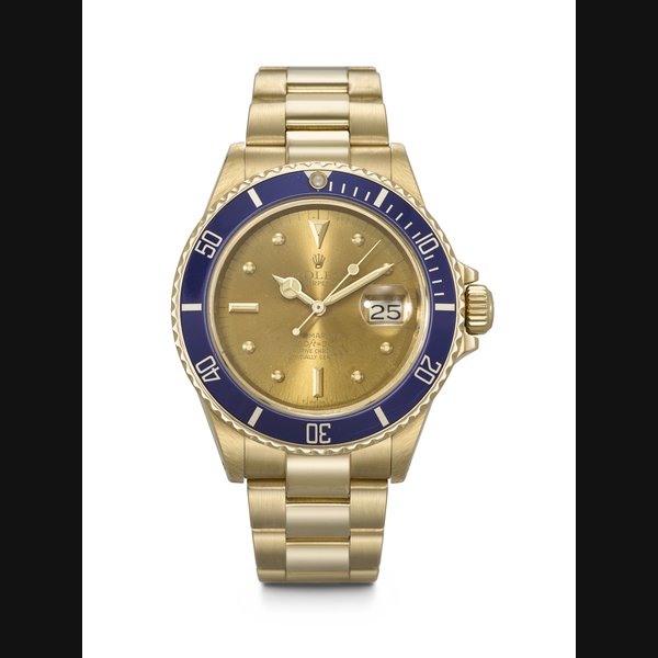 ROLEX. A CHARMING 18K GOLD AUTOMATIC WRISTWATCH WITH SWEEP CENTRE SECONDS, DATE, TROPICAL DIAL AND BRACELET SUBMARINER MODEL, REF. 16808, CASE NO. R386990, CIRCA 1988