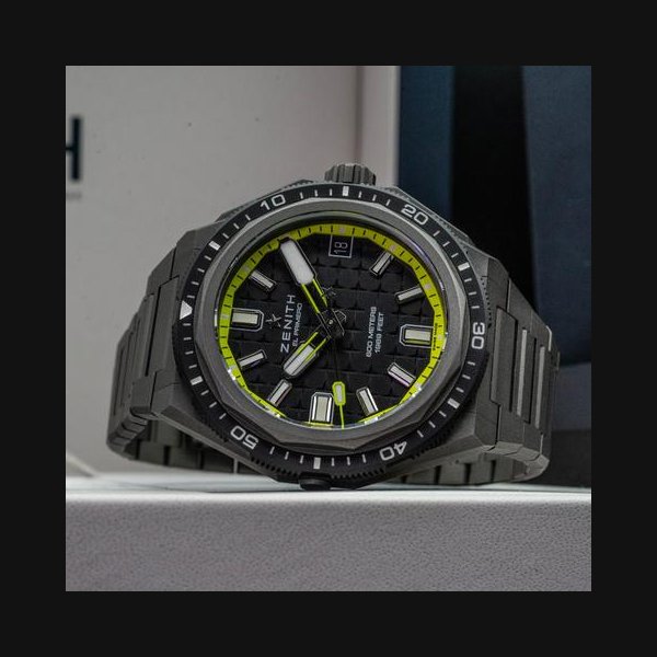 Zenith DefyExtreme Diver 97.9600.3620 Titanium 42.5mm Black Yellow Box Papers Ref. 97.9600.3620/21.I300