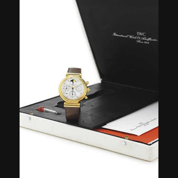 IWC. AN 18K GOLD AUTOMATIC PERPETUAL CALENDAR CHRONOGRAPH WRISTWATCH WITH MOON PHASES SIGNED IWC, SCHAFFHAUSEN, "DA VINCI", NO. 2391633, CIRCA 1995