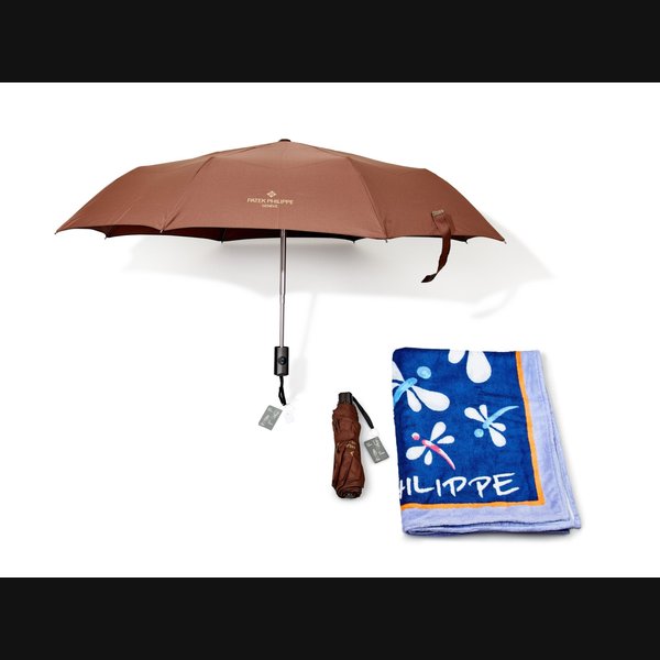 Patek Philippe A set of two folding umbrellas and terry cloth blanket, Circa 2010 | 百達翡麗 | 一套兩把雨傘及毛巾被，約2010年製
