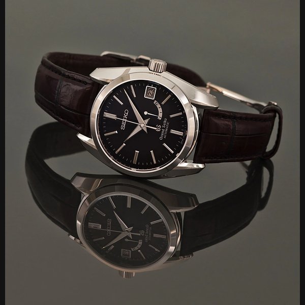 Seiko GRAND SEIKO, REF. 9S67-00A0 LIMITED EDITION, WHITE GOLD Seiko, Japan, No. 180/200, movement No. 201197, Ref. 9S67-00A0. Made in a limited edition of 200 pieces in 2002. Fine, water-resistant, self-winding, center-seconds, 18K white gold wristwatch with date, power reserve and a 18K white gold deployant clasp. Accompanied by original fitted box, certificate, and instruction booklet. To be sold without reserve | Important Modern and Vintage Timepieces | Hong Kong, 23rd June 2012
