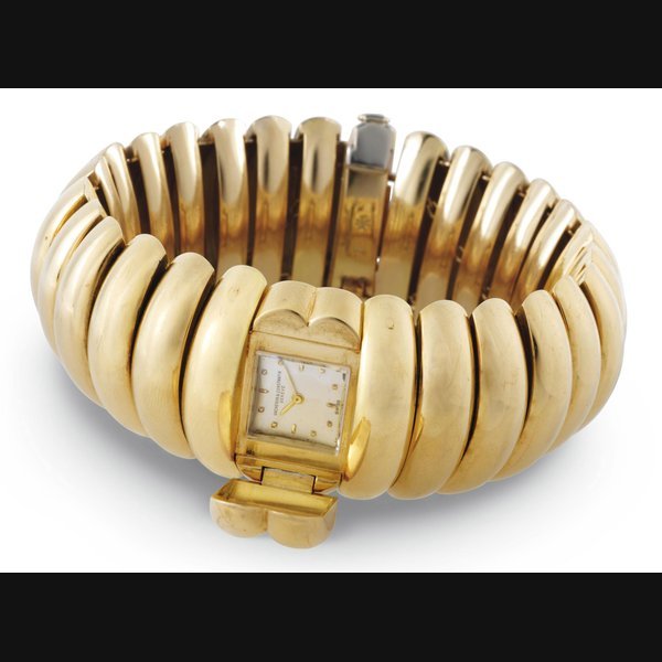 Vacheron Constantin VACHERON CONSTANTIN. A LADY'S RARE AND UNUSUAL 18K GOLD BRACELET WATCH WITH CONCEALED DIAL SIGNED VACHERON CONSTANTIN, GENEVE, MOVEMENT NO. 456564, CASE NO. 301534, REF. 4266, MANUFACTURED IN 1946