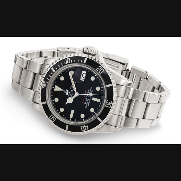 ROLEX. A FINE STAINLESS STEEL AUTOMATIC WRISTWATCH WITH DATE, CENTER SECONDS AND BRACELET SIGNED ROLEX, OYSTER PERPETUAL DATE, RED SUBMARINER, 600FT=200M, CASE NO. 3084529, REF. 1680, CIRCA 1970