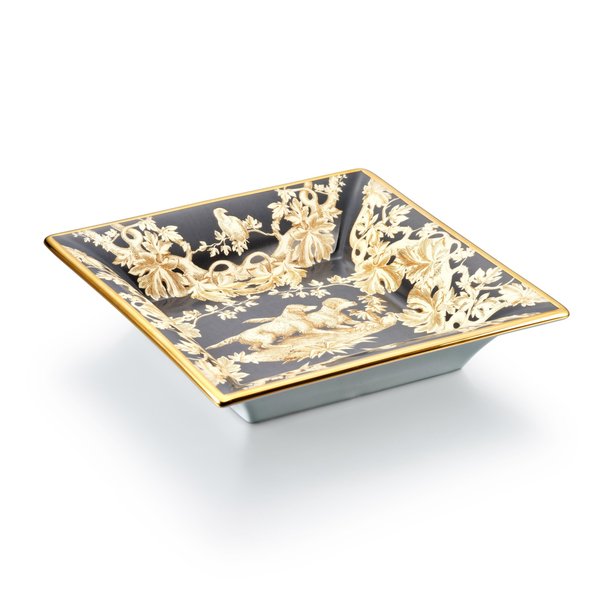 Patek Philippe Porcelain de Limoges | A commemorative Limoges porcelain and enamel dish, Circa 2018 | 百達翡麗 | Porcelain de Limoges | 利摩日陶瓷及琺瑯擺飾盤，約2018年製, Price & Market Data