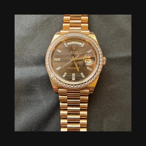 Rolex Day-Date40 Single owner 2 extra links installed box/papers receipts Ref. 228345RBR