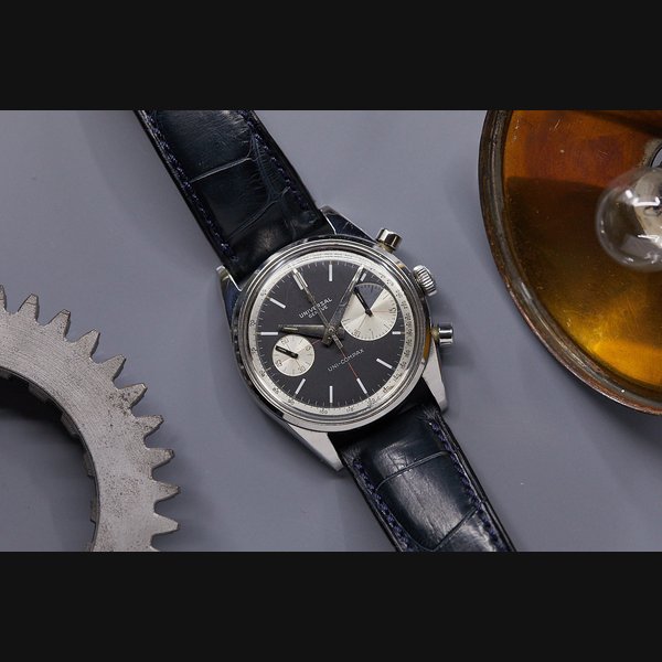 Universal Geneve Universal Genève 'Big Eye' Compax Ref. 884100/01