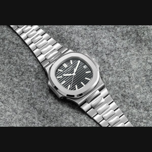 Patek Philippe Patek Philippe Nautilus 'Jumbo' White Gold