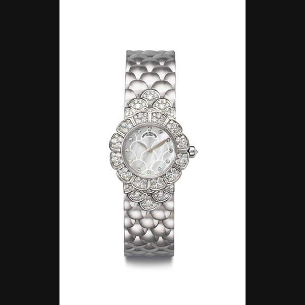 Patek Philippe. A Lady's Fine 18k White Gold and Diamond-set Bracelet Watch with Mother-of-Pearl Dial Signed Patek Philippe, Genève, Ref. 4872/1G, Movement No. 3'307'382, Case No. 4'227'332, Manufactured in 2004