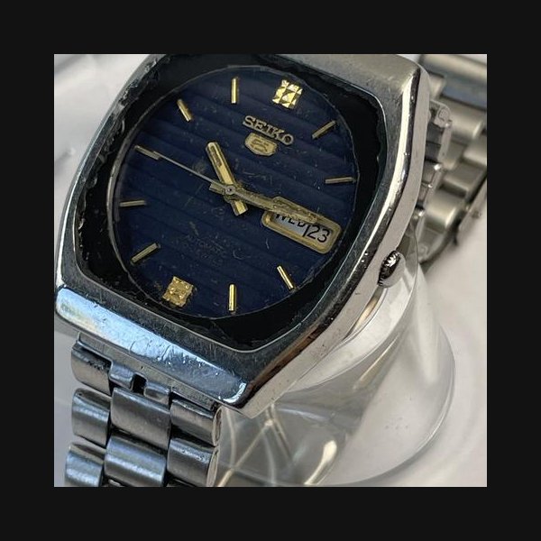 Seiko 5Automatic TV-shaped Calendar Day Date Black Textured Dial Stainless Steel V intage Made in Japan